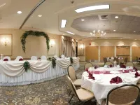 The Lux Hotel & Conference Center, Ascend Hotel Collection - sarapan