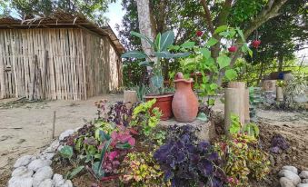 Native guest house on a riverside ideal for family - Housity