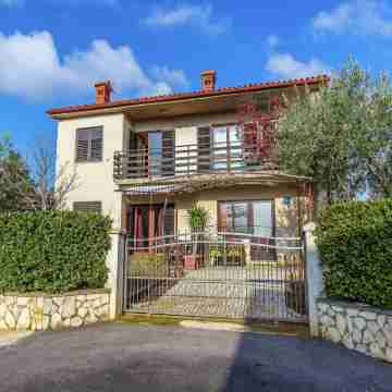 Apartment in Vinkuran with Garden Terrace Hotel Exterior
