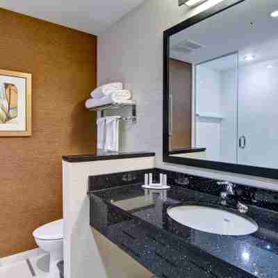 Fairfield Inn & Suites Kamloops Rooms