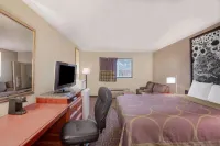 Super 8 by Wyndham Fort Madison - Pet Friendly
