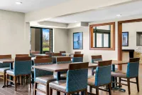 Comfort Inn & Suites Hotels in Taylor