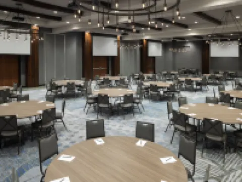 希爾頓保齡球綠色大使套房 沃倫縣酒店
