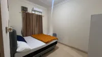 Ulu Living Guesthouse 3 Menit dari Tugu Jogja Hotels in Tegalrejo