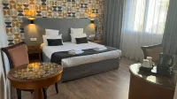 Hotel le Bourgogne Hotels near Source Cachat