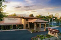 DoubleTree by Hilton Claremont Hotels near Pelota Park Rookie Field