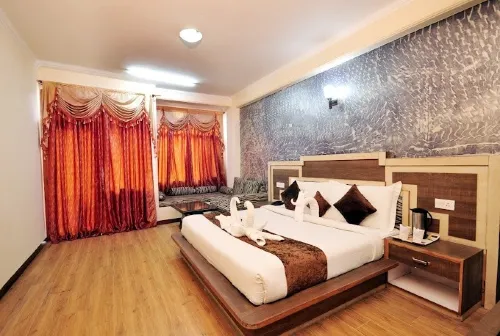 Royal Grand, Manali Hotels in Shallin