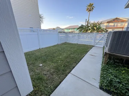 GREAT family home with a great place to sit and relax…canal view!!