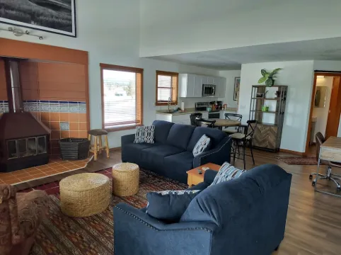 Pagosa Uptown Condo w/Queen Loft. Pet Friendly!