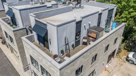 The Urban Coastal : Downtown Saugatuck - Cozy Condo with Lakeside Views