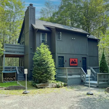 Poconos Hideaway Hot Tub, Zen Garden & Fire Pit, Hiking and Water Parks Nearby.