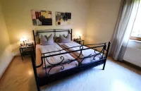 Well-kept vacation home in the middle of the vineyards. Apartment 1, short vacation on request