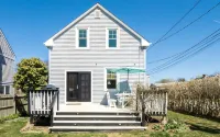 Walk to Beach/Cliff Walk! Fantastic Location! Winter Rentals! Fenced Yard! Pets!