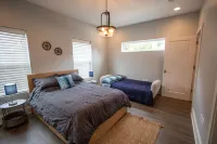 Big Blue: 2-Story Indy Home DwntnBook in the Next 24 Hours and Get 10% Off Các khách sạn ở 