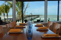 Perfect home away, modern amenities, ~ Heated Pool ~ Close to S. Venice Beach