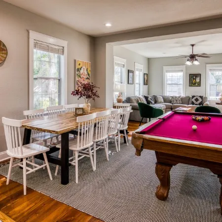 Washington House: Steps to Dwtn; Backyard oasis with fire pit/pool table/games