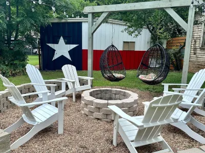 Washington House: Steps to Dwtn; Backyard oasis with fire pit/pool table/games Hotels near H-E-B