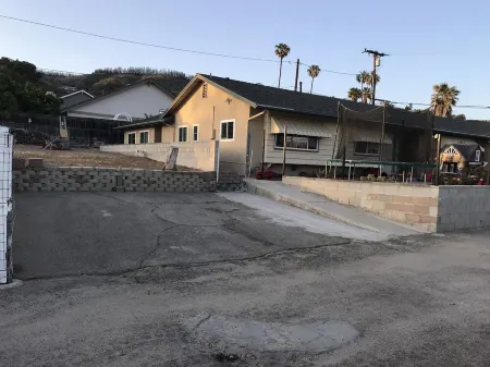 Meticulous Private House @Camarillo Heights-82" TV, Beach/Shopping Отели рядом с достопримечательностью «McGrath Family Farm»