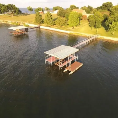 Lake Front Gated Property  Private Dock Book 3 Nights - Get 4th Night Free.