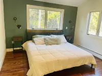 Modern 4-Bedroom Mountain RetreatMinutes to Lake Rescue & Echo and Hiking