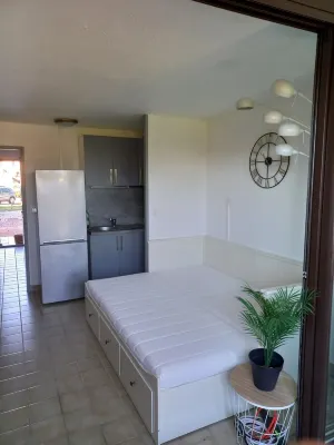 Swimming pool, apartment in residence on ground floor, free parking opposite. Hotels near Nai'a Village - Open Air Hospitality