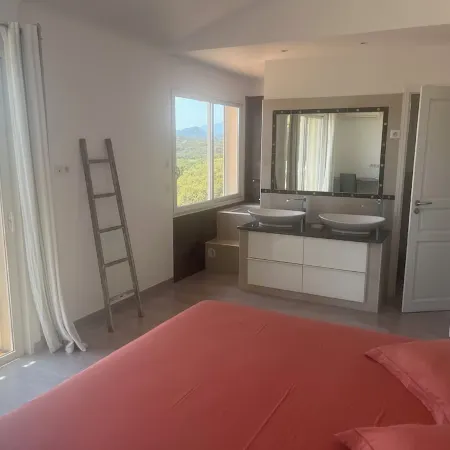 10mn beach, Standing Villa, top sea view, fiber internet, heated pool, jacuzzi