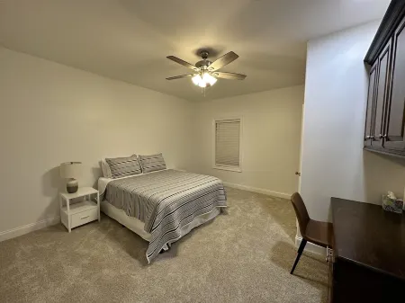 Quiet Private Home - Centrally Located in Sulphur