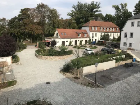 Helle Dachgeschoßwohnung mit Kamin Отели в г. Заале-Орла