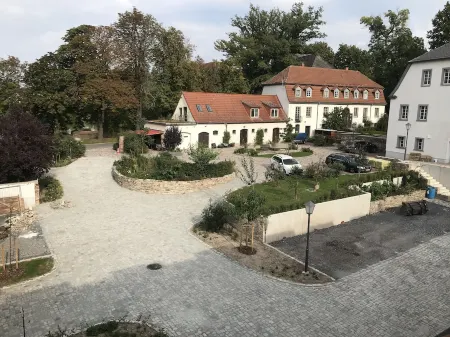 Helle Dachgeschoßwohnung mit Kamin