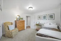 The Lilac Suite - Private Outdoor Deck, Newly Renovated, 3 miles to downtown WW