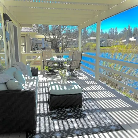 Puttin' on the Pond⛳ Spectacular waterfront villa overlooking Plumas Pines
