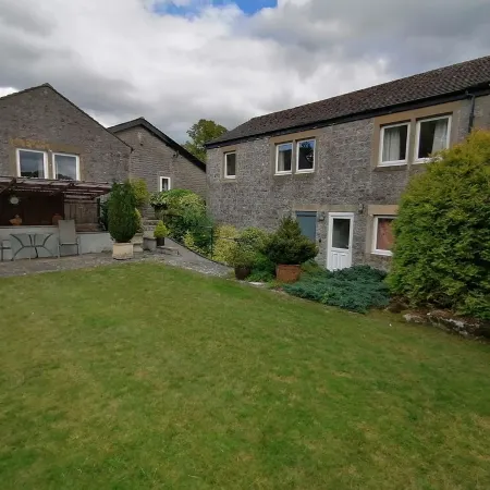 Comfortable and spacious apartment near Bakewell in the Peak District.
