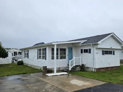 Beach living on a canal, pool, fishing, minutes to Fenwick beaches- shops-dining Fenwick Float-ors附近的飯店