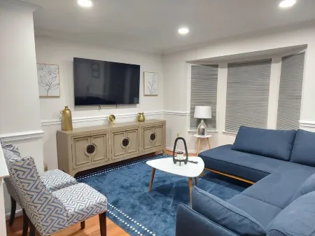 $249/Comfy 5br,3.5bth,& 3LVL TH