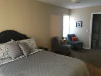 The Water House-Sleeps 10-1 Mile to Boone Pickens Hotel dekat OSU Museum of Art