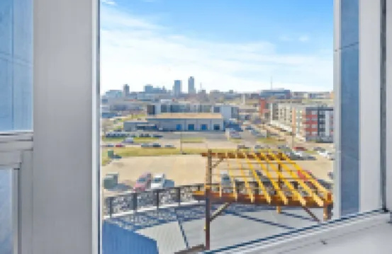 Retro Loft in downtown Des Moines with Terrace, Free Parking, gym, wells fargo