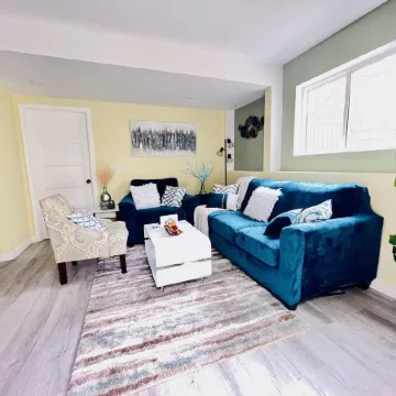 Cheerfull 2 bedroom Basement Apartment