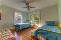 Funky Memphis Game House! FirePit, Gtd Pkg, Games! Memphis Cook Convention Center 주변 호텔