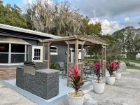 Lakeview house with old Florida feel close to everything fun in Central Florida