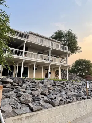 Lakefront Oasis - Lakefront w/ Views, Private Shared Dock, Wrap Around Deck