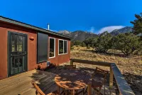 Serene 2-Bed Crestone Cabin • Mountain Views • Modern Comforts • Dog-Friendly