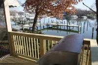 Rockhold Creek Cottage, Water Front, Vacation Home, Docks