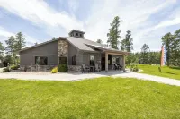 Embers Gulch 2, Hot tub, wifi, paved roads, garage access, brand new duplex