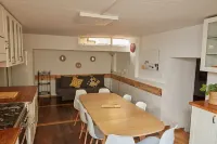 Quiet, spacious house just outside Paris. Metro 7 Hotel a Pantin