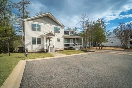Hot-Tub+Game Room-Screened in Back deck with Fireplace-Walk to Helen