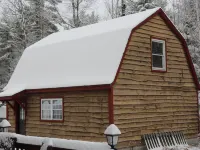 Unique Rustic Ski-Tree House - Game room, Hot tub & Sauna Hotéis em Jay