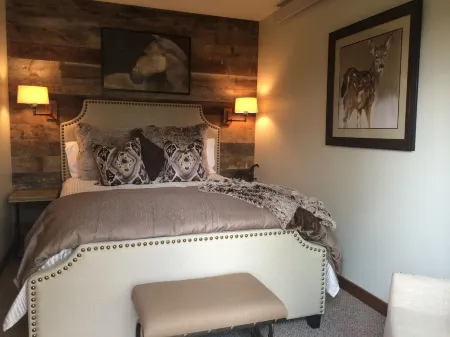 Great Views, Great Location, Newly Renovated & Furnished, Jackson Hole Condo !!