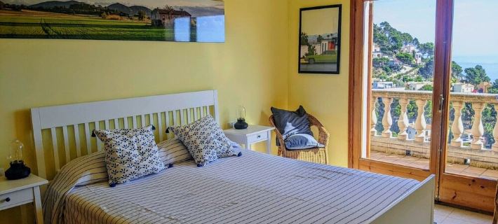 Spacious Villa with Pool, Jacuzzi, Stunningly Situated on the Med Hoteles en Bagur