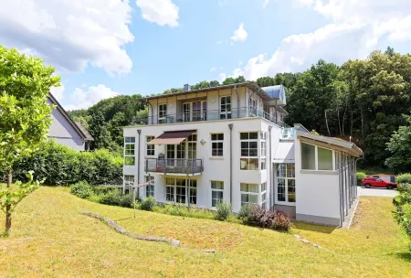 Großzügiges Helles Penthouse mit Balkon in Ruhiger Lage