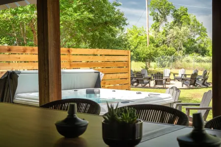 Hot Tub, Speakeasy, Tree House, Arcade Games, Outdoor Games, Fire pit, Farmstay